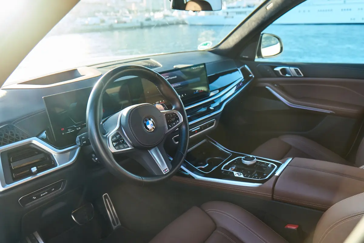 BMW X7 40d M 2024, interni — Rome Luxury Car Rental, Roma