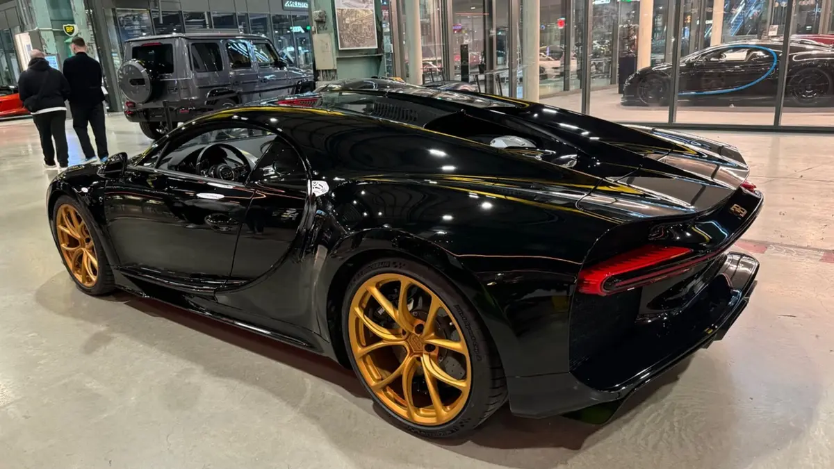 Bugatti Chiron 110 Ani 2019, vista frontale — Rome Luxury Car Rental, Roma