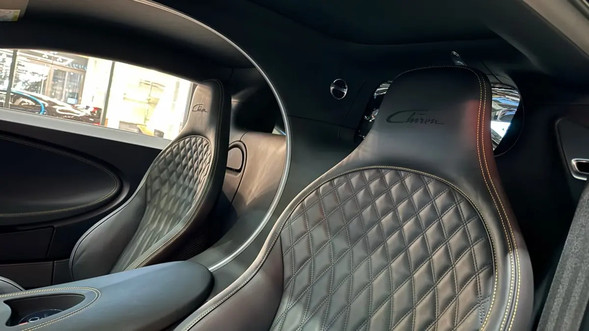 Bugatti Chiron 110 Ani 2019, cruscotto — Rome Luxury Car Rental, Roma