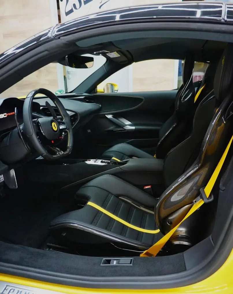 Ferrari SF90 Spider 2024, esterno — Rome Luxury Car Rental, Roma
