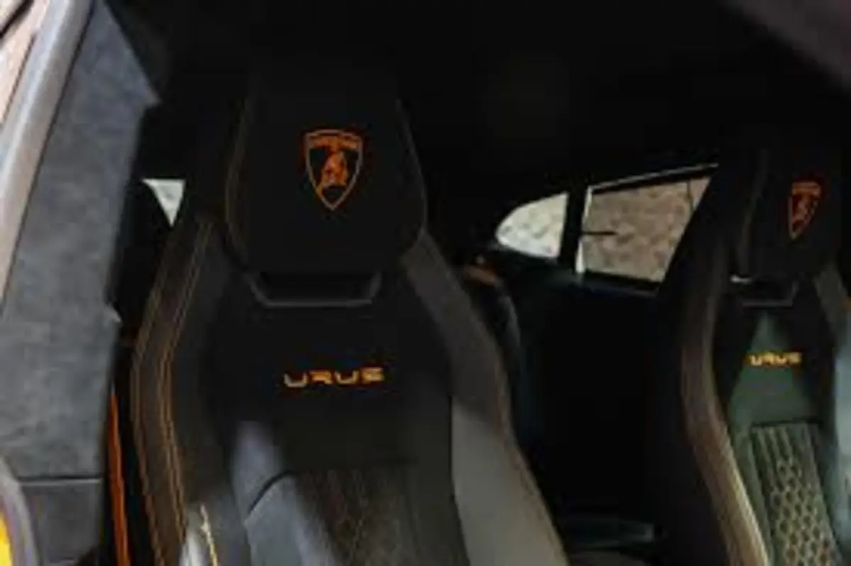 Lamborghini Urus S 2024, vista posteriore — Rome Luxury Car Rental, Roma