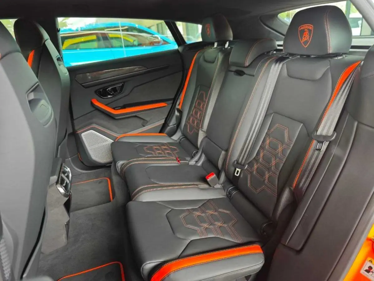 Lamborghini Urus S 2024, interni — Rome Luxury Car Rental, Roma