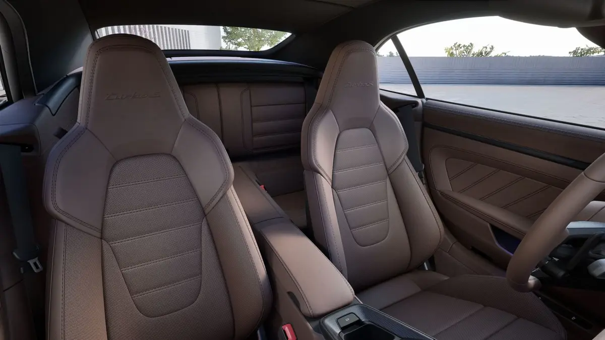 Porsche 911 992 Carrera Turbo S Cabrio 2026, interni — Rome Luxury Car Rental, Roma